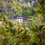 Authentic House With Stunning Mountain View - Karashka