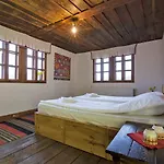 Dom wakacyjny Authentic House With Stunning Mountain View - Karashka Apriłci