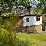 Authentic House With Stunning Mountain View - Karashka Dom wakacyjny *