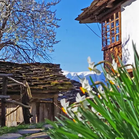 Authentic House With Stunning Mountain View - Karashka Hébergement de vacances *