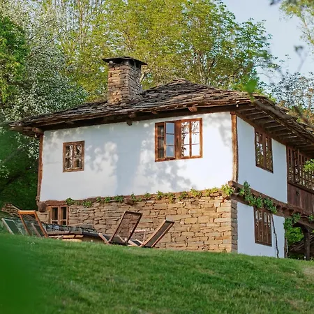 Authentic House With Stunning Mountain View - Karashka