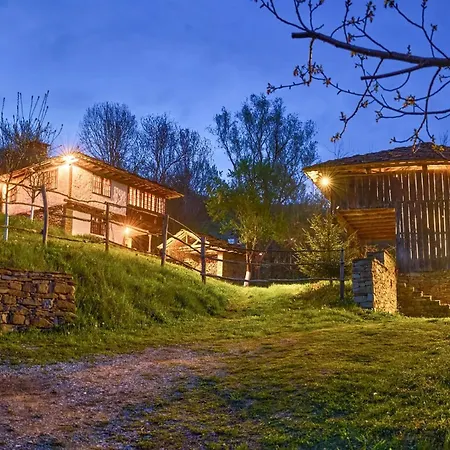 Nyaraló Authentic House With Stunning Mountain View - Karashka Aprilci