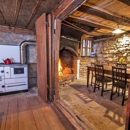 Authentic House With Stunning Mountain View - Karashka *