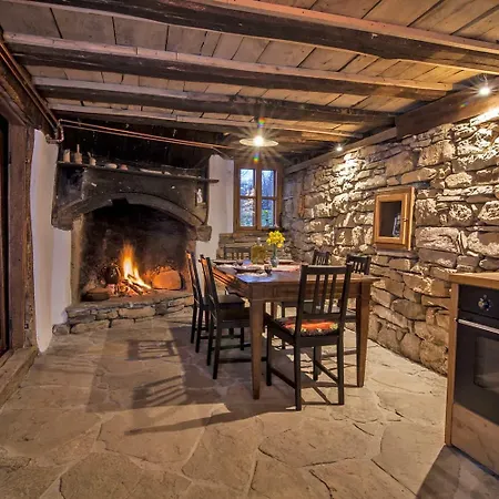 Authentic House With Stunning Mountain View - Karashka Casa de Férias