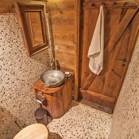 Authentic House With Stunning Mountain View - Karashka Feriehus *
