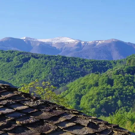 Authentic House With Stunning Mountain View - Karashka Ваканционна къща Априлци
