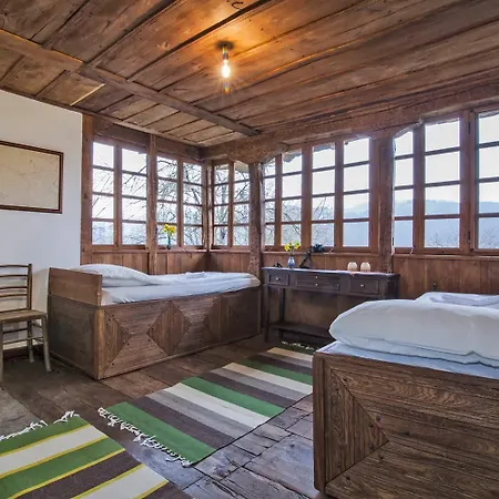 Authentic House With Stunning Mountain View - Karashka *