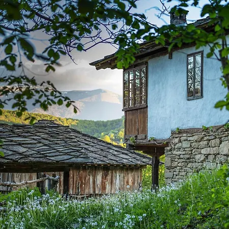 Authentic House With Stunning Mountain View - Karashka * Apriltsi (Lovech)