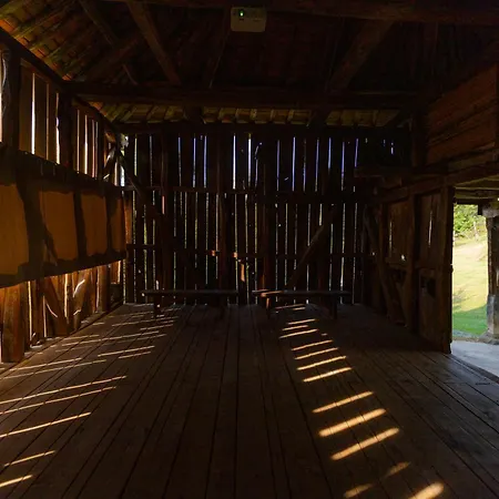 Authentic House With Stunning Mountain View - Karashka