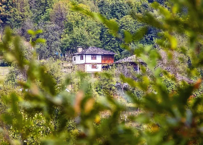 Authentic House With Stunning Mountain View - Karashka
