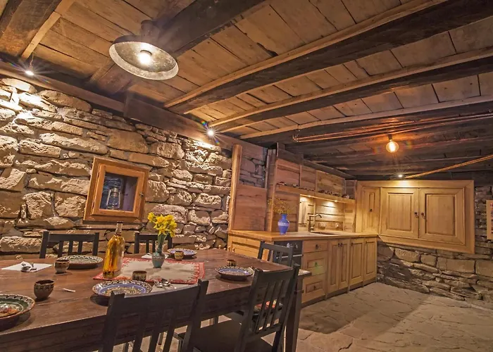 Authentic House With Stunning Mountain View - Karashka *