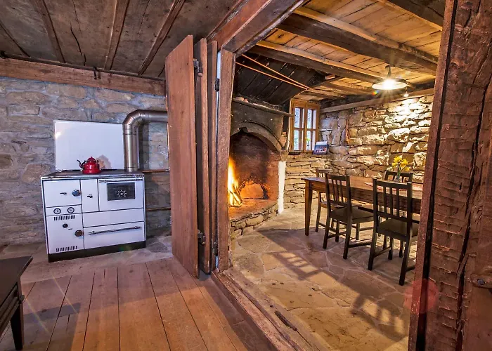 Authentic House With Stunning Mountain View - Karashka *