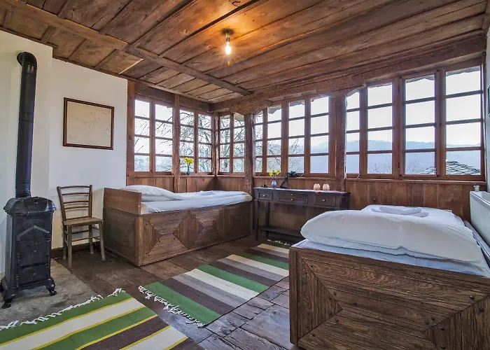 Authentic House With Stunning Mountain View - Karashka *