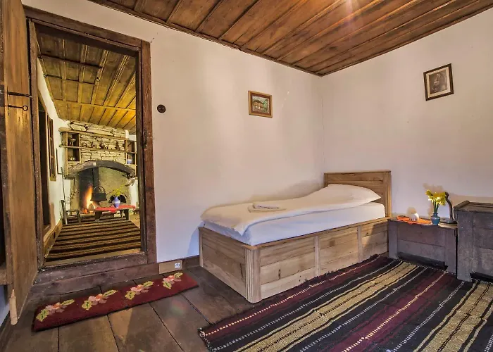 Authentic House With Stunning Mountain View - Karashka